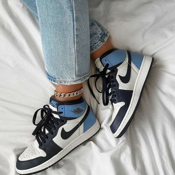 IN SEARCH OF SNEAKERS - Picture 7 of 8